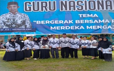 Peringati HGN 2023, Guru SMPN 3 Mamuju Ikuti Upacara Bendera di Lapangan Ahmad Kirang